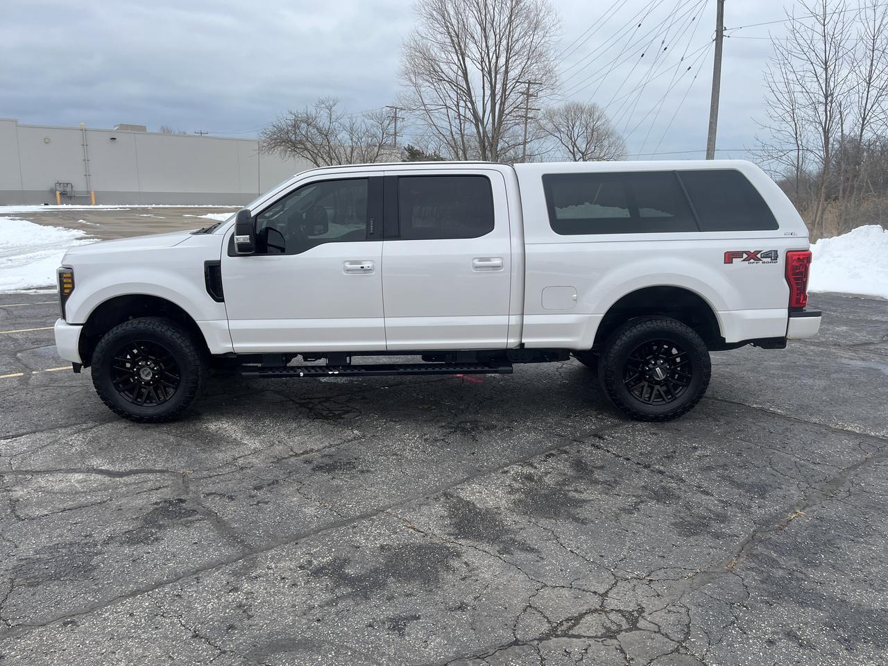 2019 Ford Super Duty F-250 SRW F-250 Lariat FX4 Crew Cab 4WD 6.2L V8 w/UltimateSportPkg Nav HtdCldMemLthr 20sBlackWheels