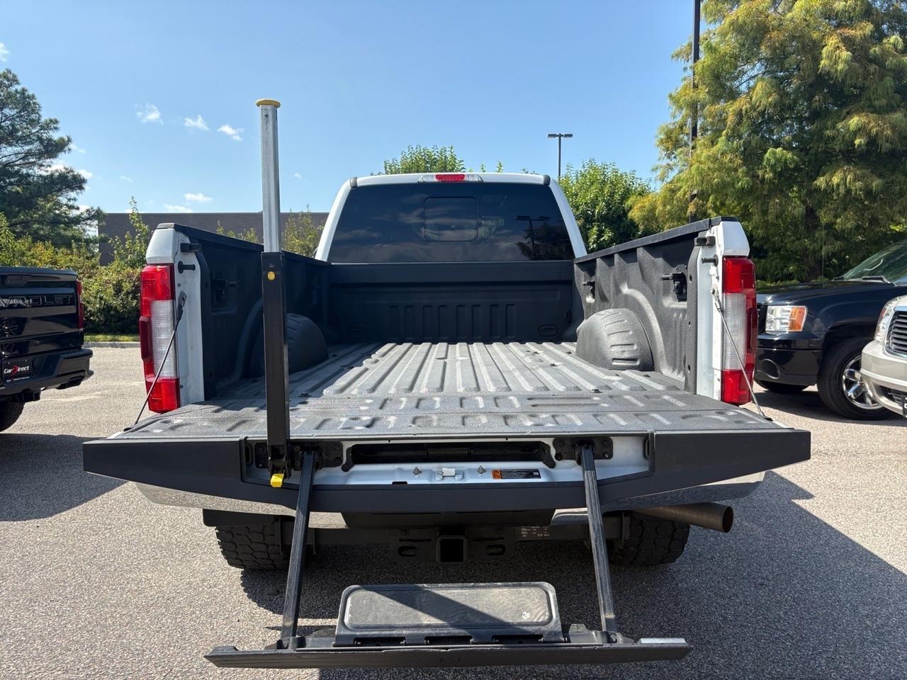 2019 Ford Super Duty F-250 SRW LARIAT, NEW 35 INCH TIRES, POWER RUNNING BOARDS, TOW PACKAGE, BACKUP CAMERA, PANORAMIC MOONROOF, BLIND SPOT ALERT, HEATED & VENTILATED SEATS, REAR POWER SLIDING WINDOW, ONLY 1 OWNER, CLEAN CERTIFIED CARFAX, RIDE THE RODE IN THIS F-250! Virginia Beach VA
