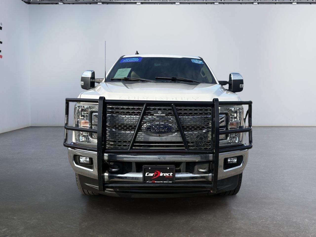 2019 Ford Super Duty F-350 SRW LARIAT, RUNNING BOARDS, HARD SLIDING TONNEAU COVER, TOW PACKAGE, POWER EXTENDED MIRRORS, BLIND SPOT ALERT, BACKUP CAMERA WITH PARKING SENSORS, HEATED & COOLING SEATS, LOW MILES, CLEAN CARFAX, THIS TRUCK IS PRESTINE & READY TO RIDE!