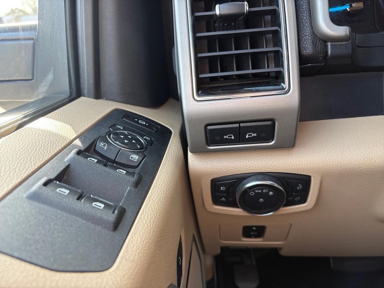 2019 Ford Super Duty F-350 SRW LARIAT, RUNNING BOARDS, HARD SLIDING TONNEAU COVER, TOW PACKAGE, POWER EXTENDED MIRRORS, BLIND SPOT ALERT, BACKUP CAMERA WITH PARKING SENSORS, HEATED & COOLING SEATS, LOW MILES, CLEAN CARFAX, THIS TRUCK IS PRESTINE & READY TO RIDE! Virginia Beach VA