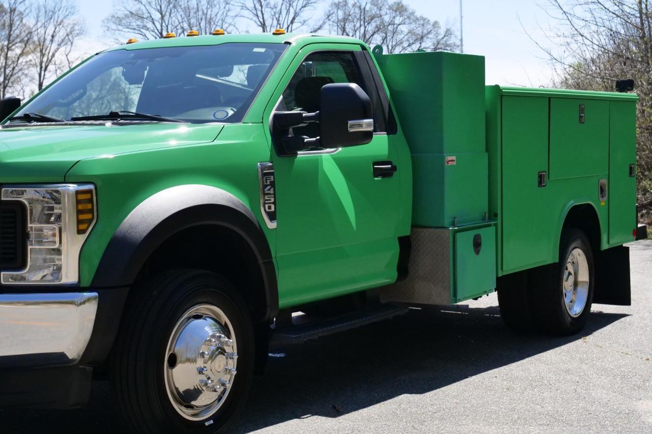 2019 Ford Super Duty F-450 XL 4X4 / DRW / READING Service Body / V10! Lincolnton NC