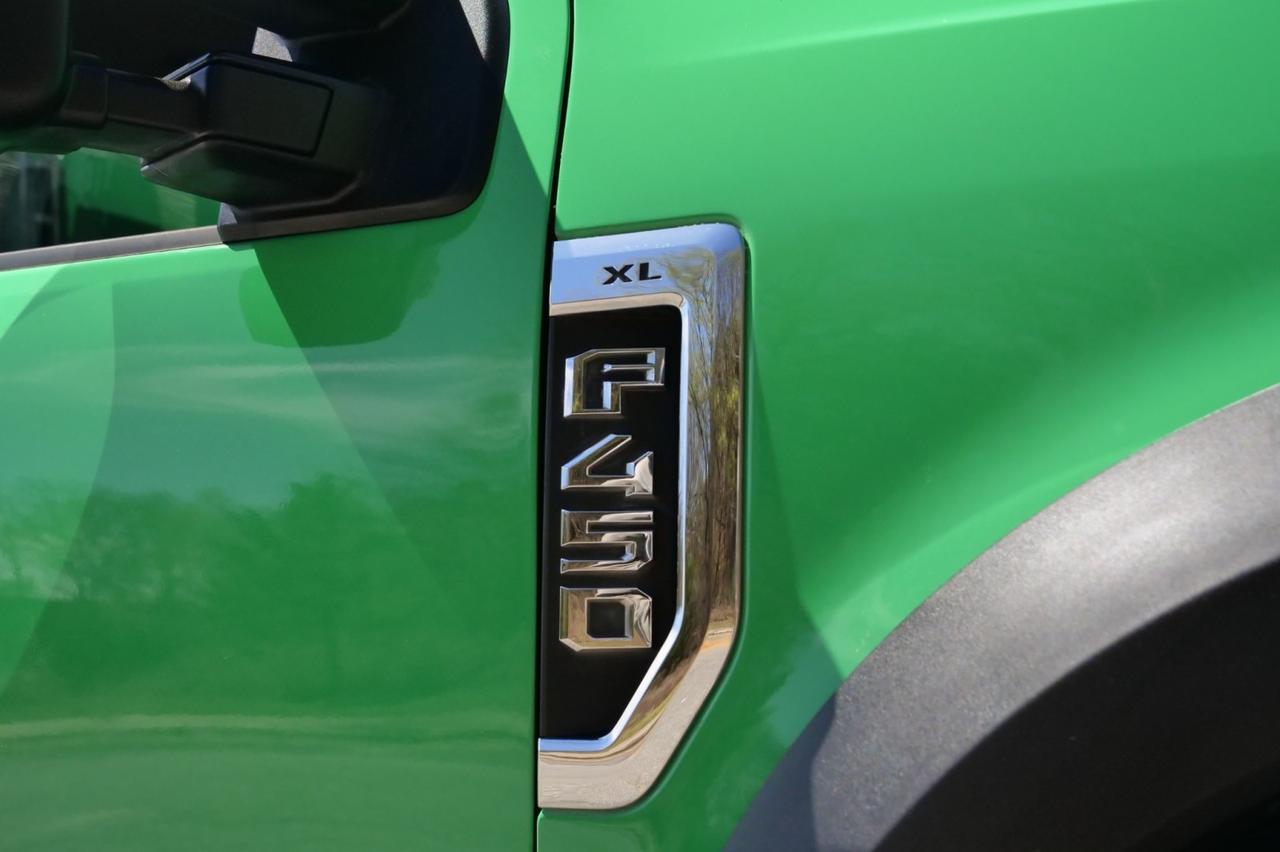 2019 Ford Super Duty F-450 XL 4X4 / DRW / READING Service Body / V10! Lincolnton NC