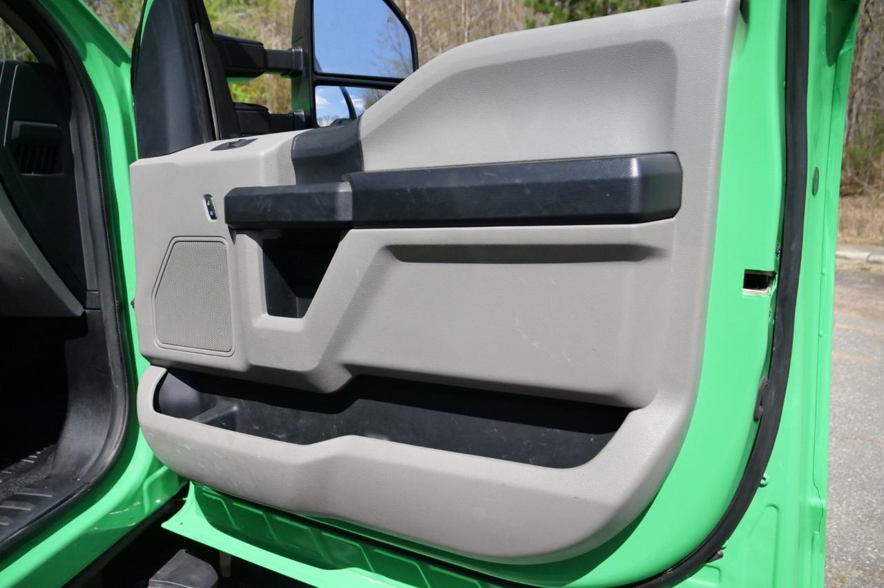 2019 Ford Super Duty F-450 XL 4X4 / DRW / READING Service Body / V10! Lincolnton NC