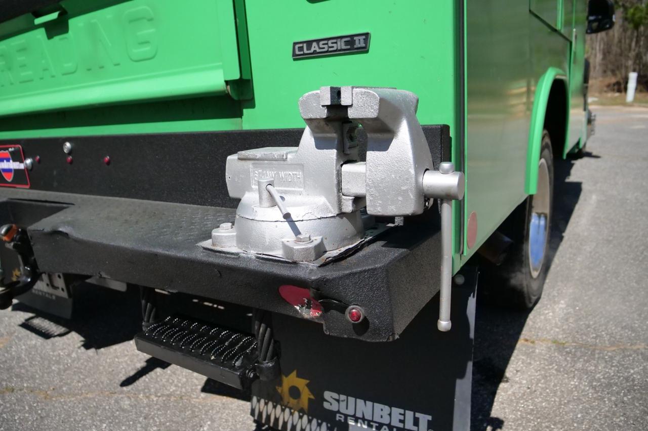 2019 Ford Super Duty F-450 XL 4X4 / DRW / READING Service Body / V10! Lincolnton NC