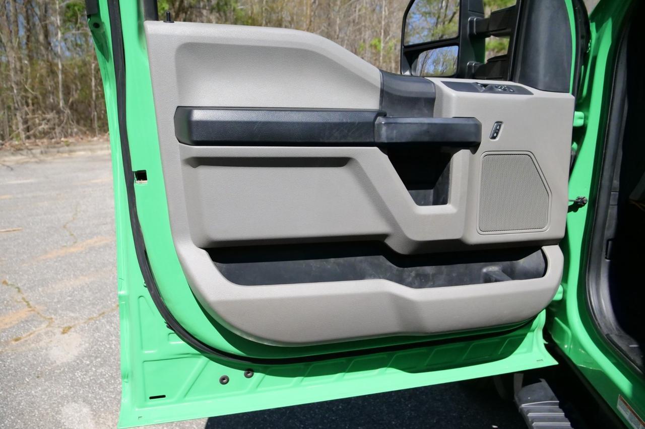 2019 Ford Super Duty F-450 XL 4X4 / DRW / READING Service Body / V10! Lincolnton NC