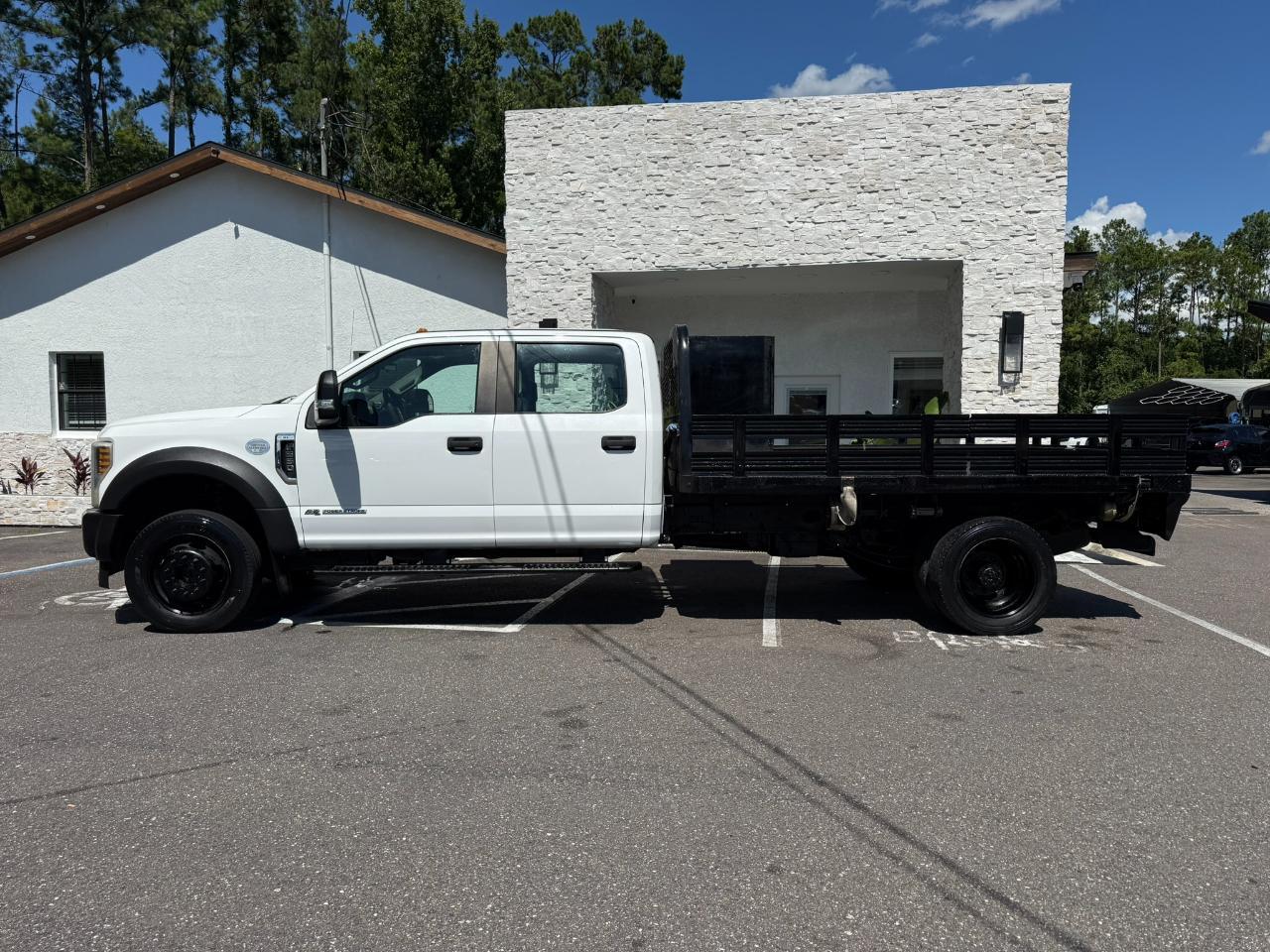 2019 Ford Super Duty F-550 DRW XL 4WD Crew Cab 203" WB 84" CA