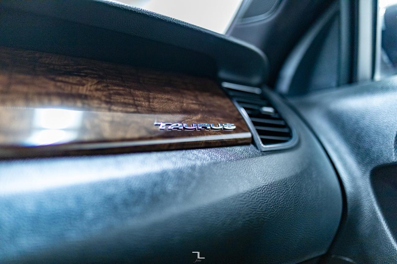 2019 Ford Taurus AWD Limited Leather Roof Nav BCam Red Deer AB