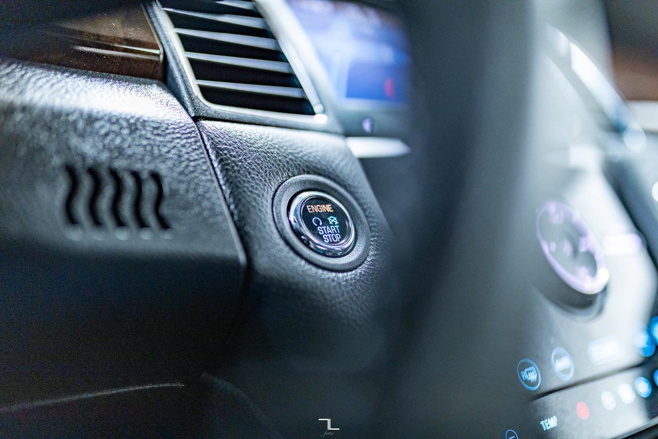 2019 Ford Taurus AWD Limited Leather Roof Nav BCam Red Deer AB