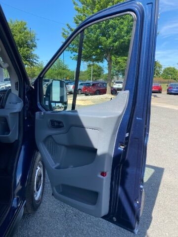 2019 Ford Transit-250 w/RH Sliding Door Medium Roof 147.6 WB Charlotte NC