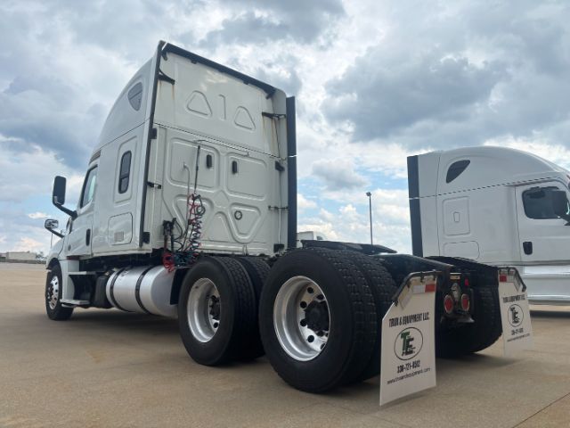2019 Freightliner New Cascadia 126 . Seville OH