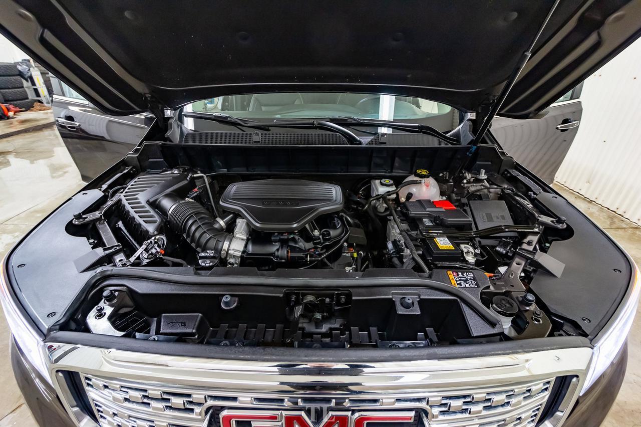 2019 GMC Acadia AWD Denali Leather Roof Nav BCam Red Deer AB