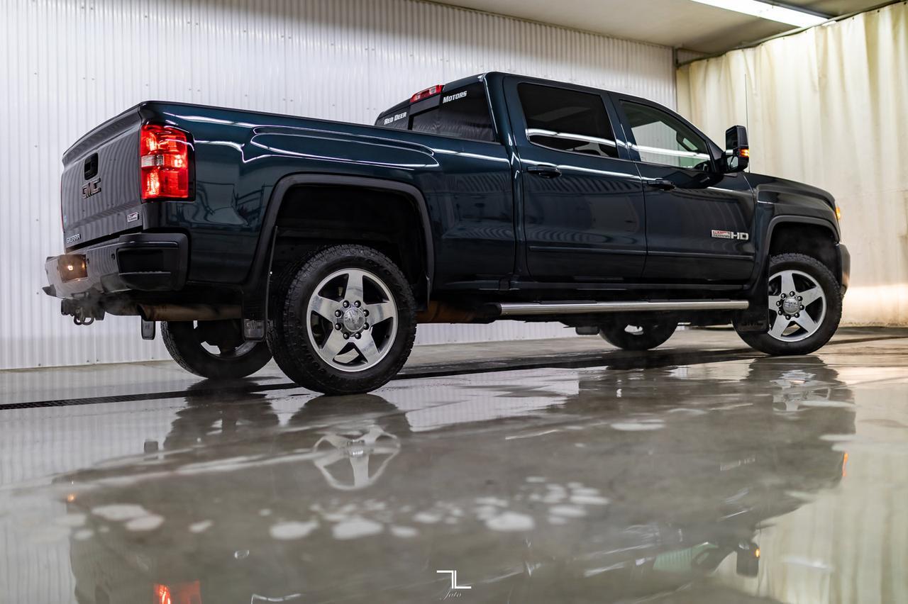 2019 GMC Sierra 2500HD 4x4 Crew Cab All Terrain Leather Roof Nav BCam Red Deer AB
