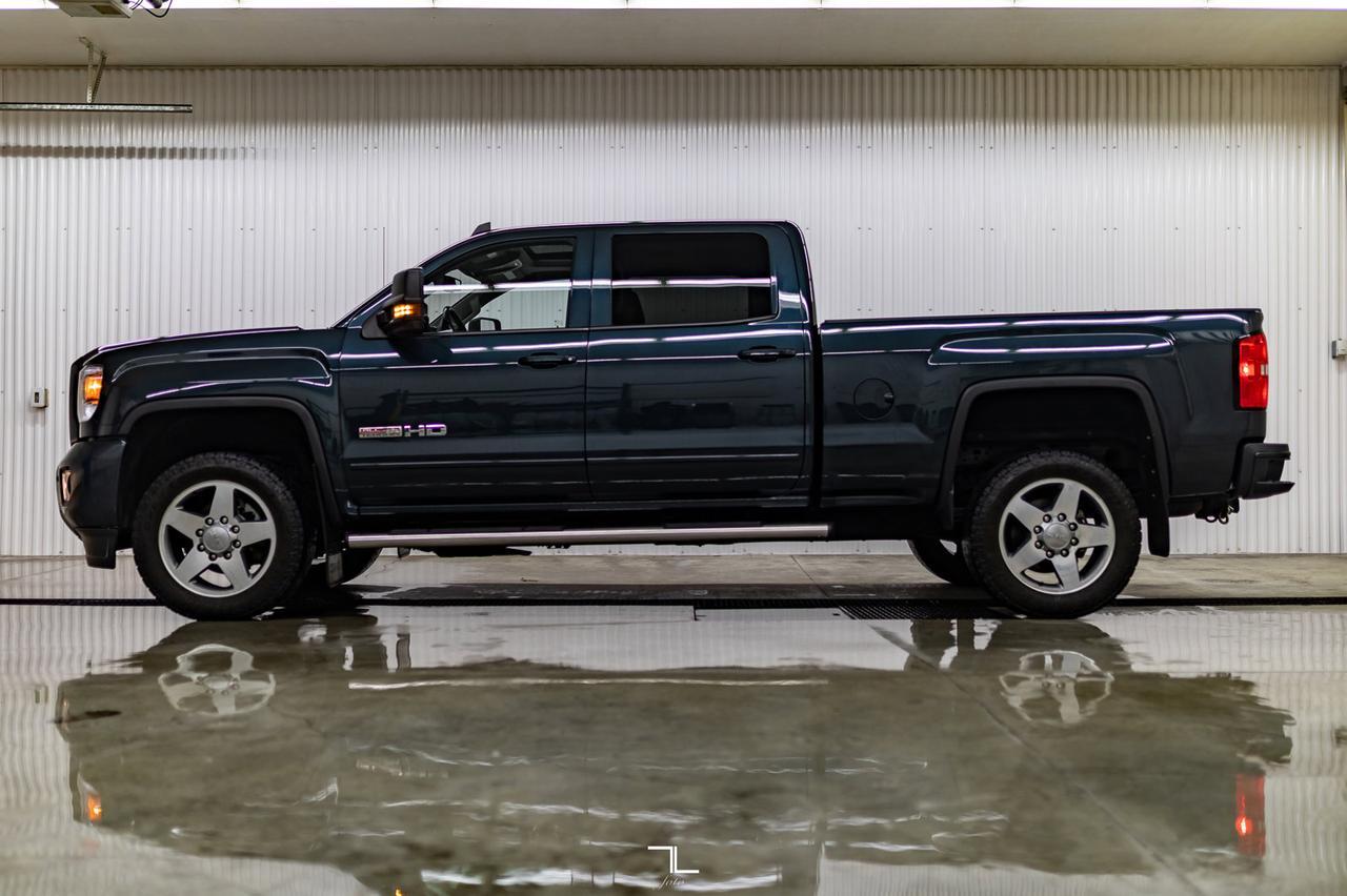 2019 GMC Sierra 2500HD 4x4 Crew Cab All Terrain Leather Roof Nav BCam Red Deer AB