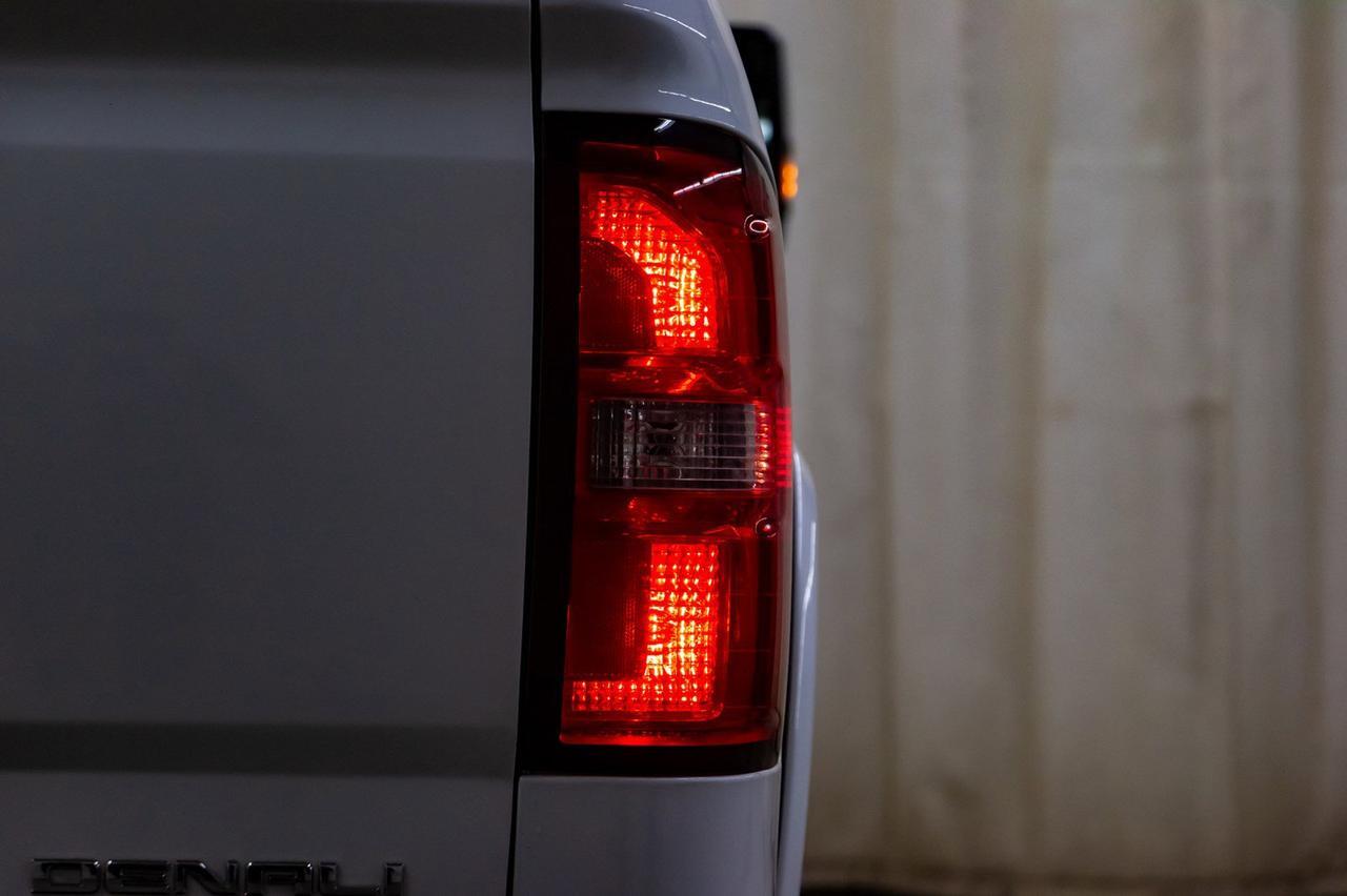 2019 GMC Sierra 2500HD 4x4 Crew Cab Denali Diesel Leather Roof Nav Red Deer AB