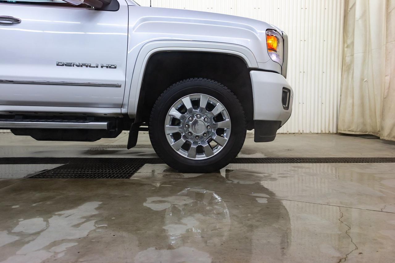 2019 GMC Sierra 2500HD 4x4 Crew Cab Denali Diesel Leather Roof Nav Red Deer AB