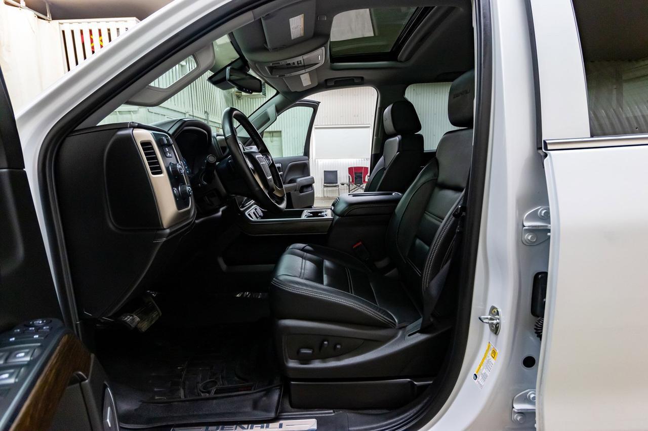 2019 GMC Sierra 2500HD 4x4 Crew Cab Denali Diesel Leather Roof Nav Red Deer AB