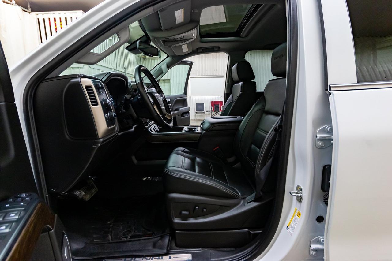 2019 GMC Sierra 2500HD 4x4 Crew Cab Denali Diesel Leather Roof Nav Red Deer AB
