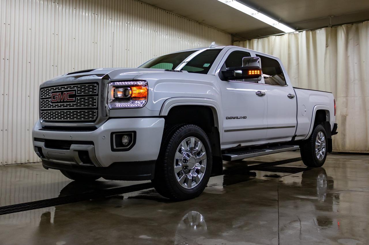 2019 GMC Sierra 2500HD 4x4 Crew Cab Denali Diesel Leather Roof Nav Red Deer AB