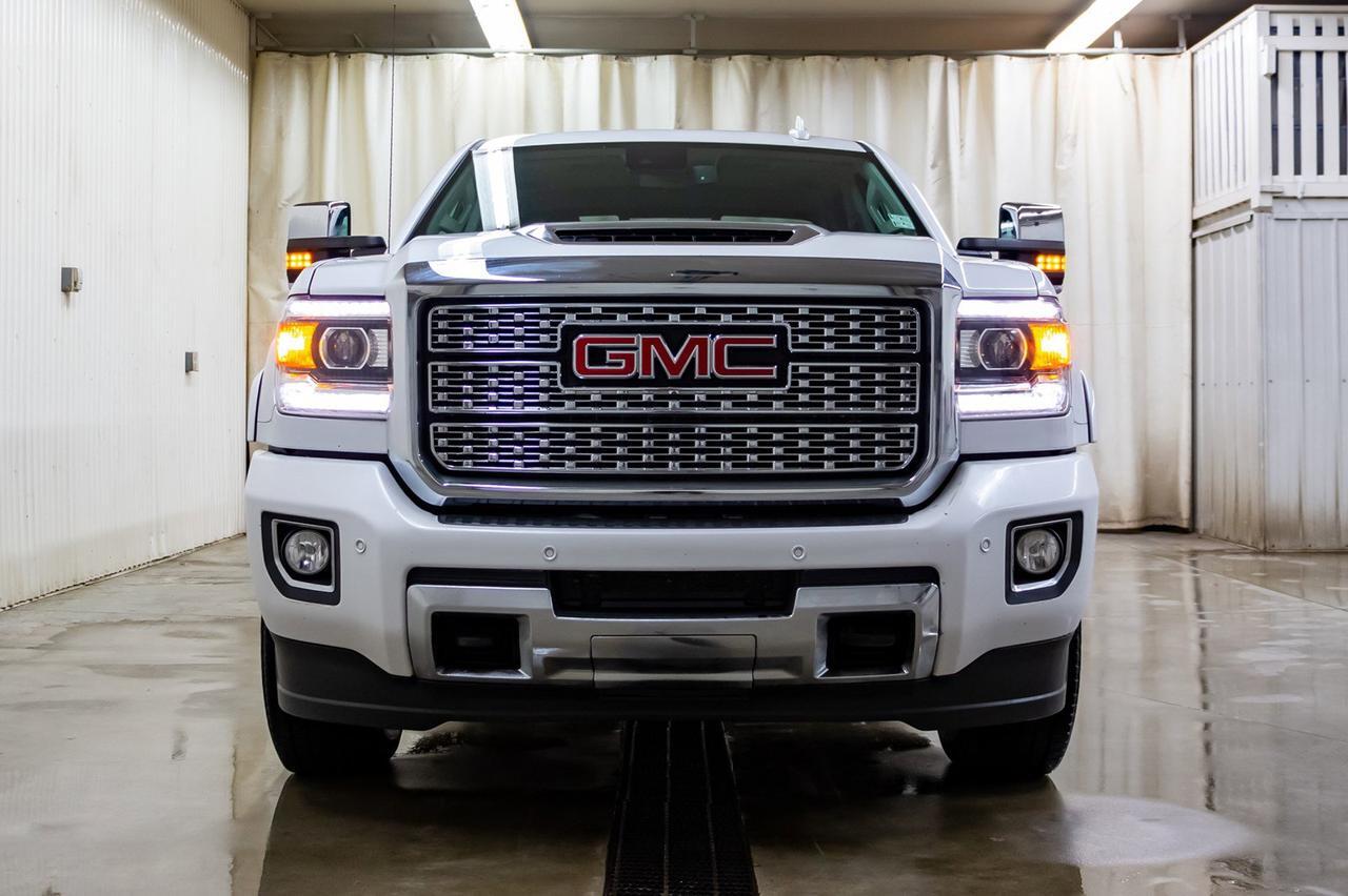 2019 GMC Sierra 2500HD 4x4 Crew Cab Denali Diesel Leather Roof Nav Red Deer AB