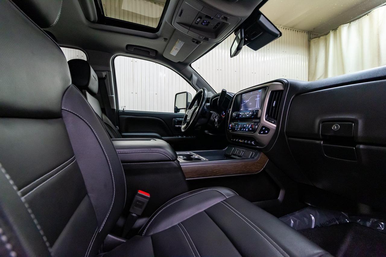 2019 GMC Sierra 2500HD 4x4 Crew Cab Denali Diesel Leather Roof Nav Red Deer AB