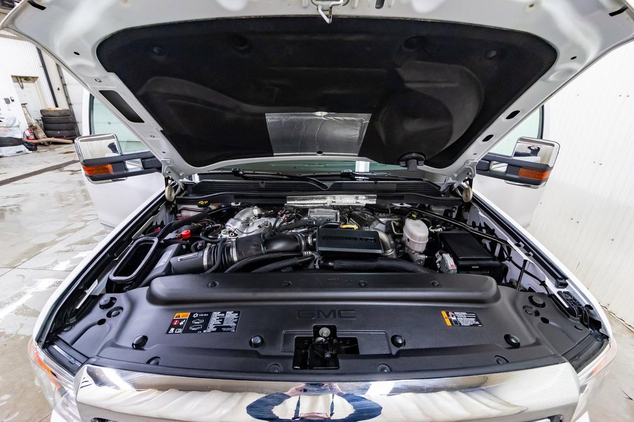 2019 GMC Sierra 2500HD 4x4 Crew Cab Denali Diesel Leather Roof Nav Red Deer AB