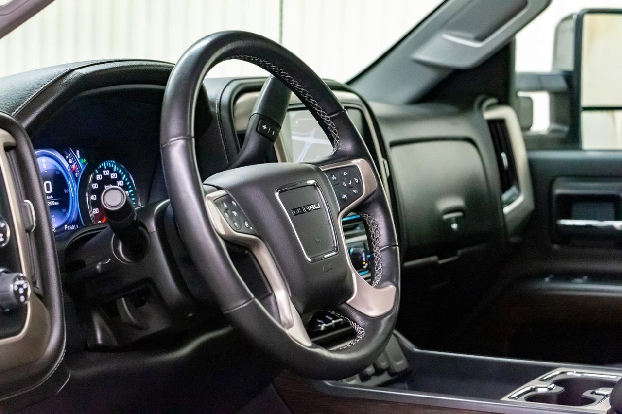 2019 GMC Sierra 2500HD 4x4 Crew Cab Denali Diesel Leather Roof Nav Red Deer AB