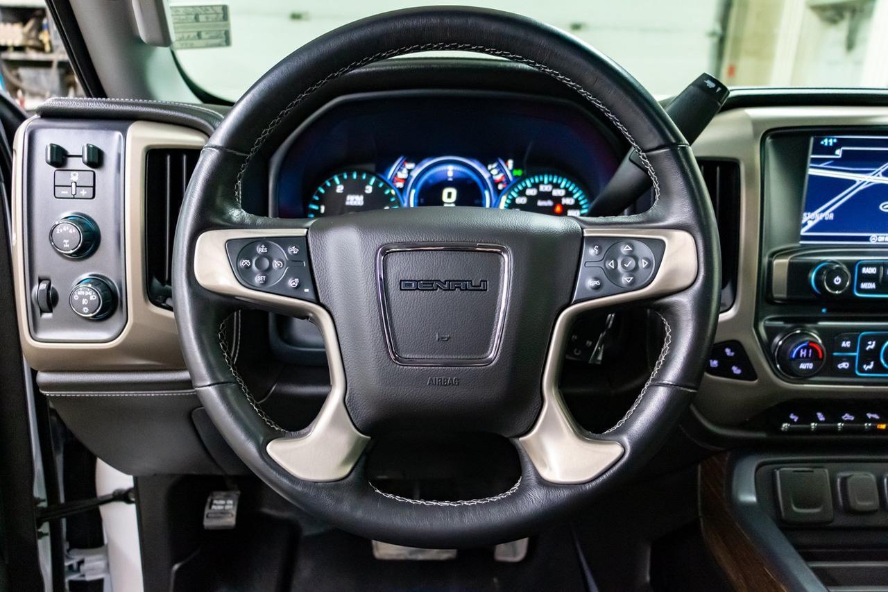 2019 GMC Sierra 2500HD 4x4 Crew Cab Denali Diesel Leather Roof Nav Red Deer AB