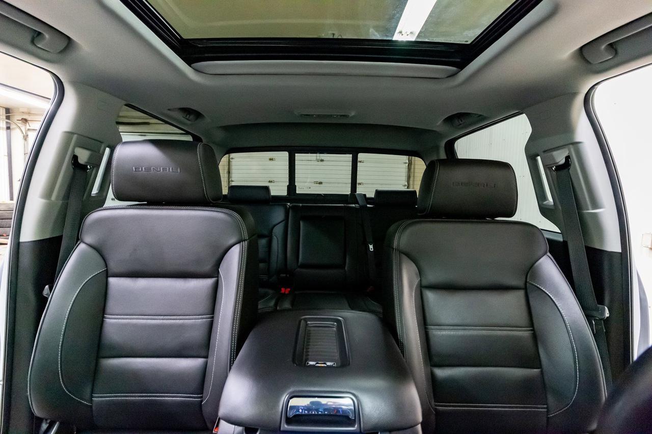 2019 GMC Sierra 2500HD 4x4 Crew Cab Denali Diesel Leather Roof Nav Red Deer AB