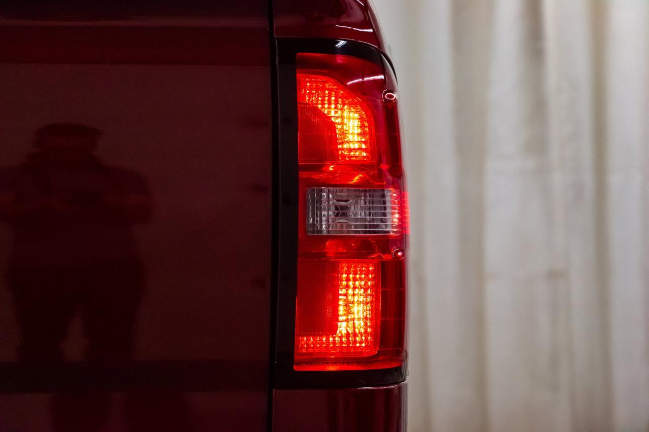 2019 GMC Sierra 2500HD 4x4 Crew Cab Denali Diesel Lift Leather Roof Nav Red Deer AB