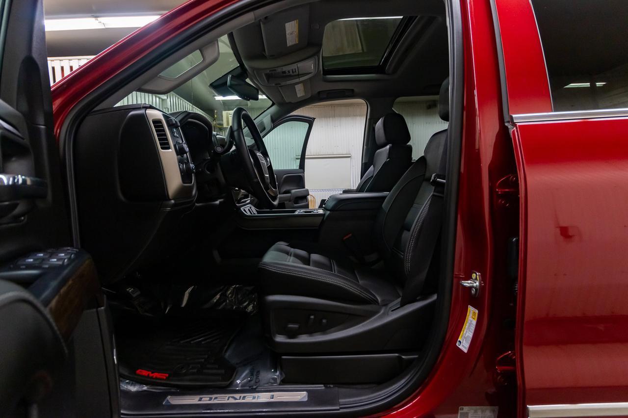 2019 GMC Sierra 2500HD 4x4 Crew Cab Denali Diesel Lift Leather Roof Nav Red Deer AB