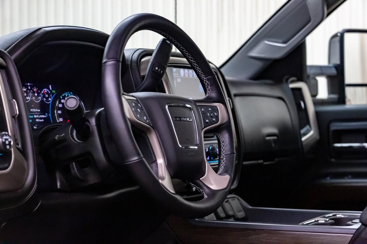 2019 GMC Sierra 2500HD 4x4 Crew Cab Denali Diesel Lift Leather Roof Nav Red Deer AB