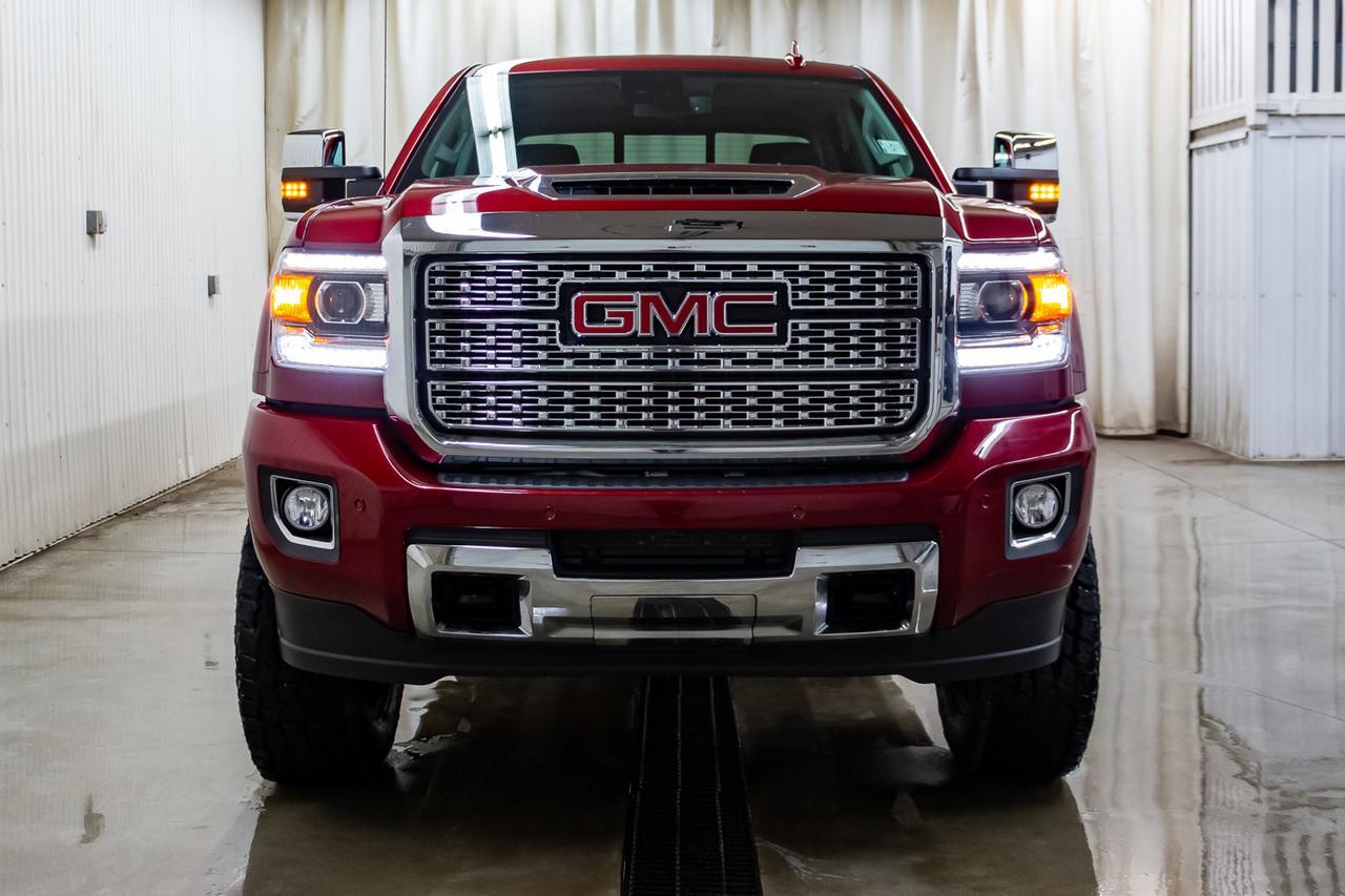 2019 GMC Sierra 2500HD 4x4 Crew Cab Denali Diesel Lift Leather Roof Nav Red Deer AB
