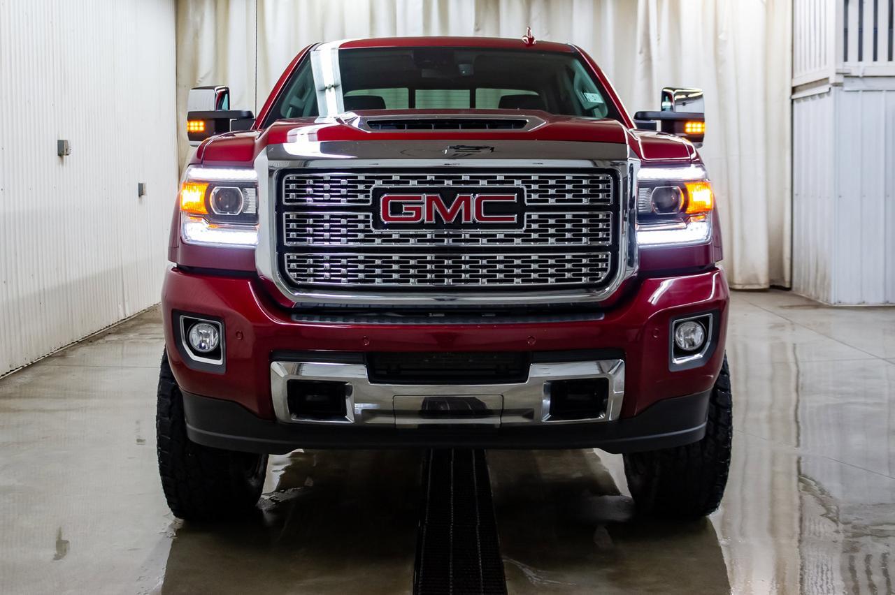 2019 GMC Sierra 2500HD 4x4 Crew Cab Denali Diesel Lift Leather Roof Nav Red Deer AB