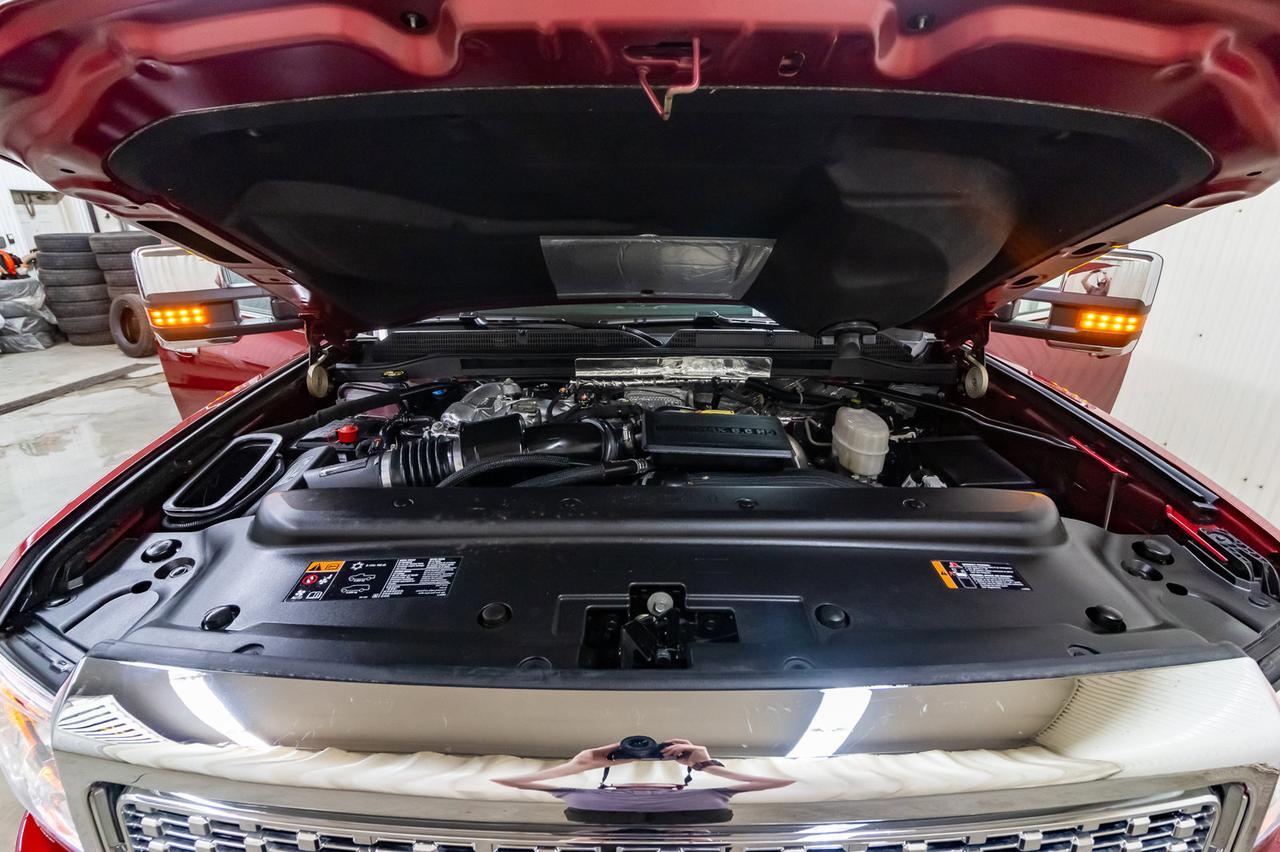 2019 GMC Sierra 2500HD 4x4 Crew Cab Denali Diesel Lift Leather Roof Nav Red Deer AB