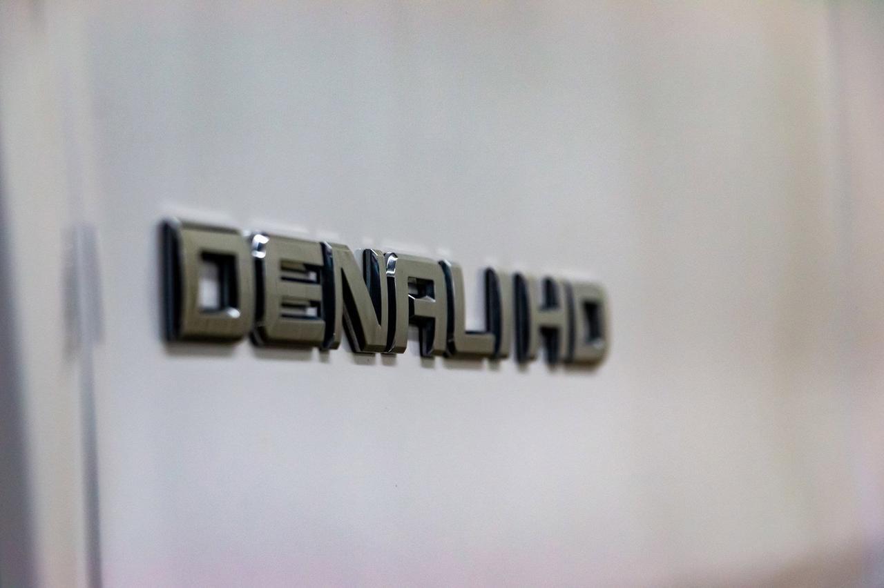 2019 GMC Sierra 3500HD 4x4 Crew Cab Denali Diesel Leather Roof Nav Red Deer AB