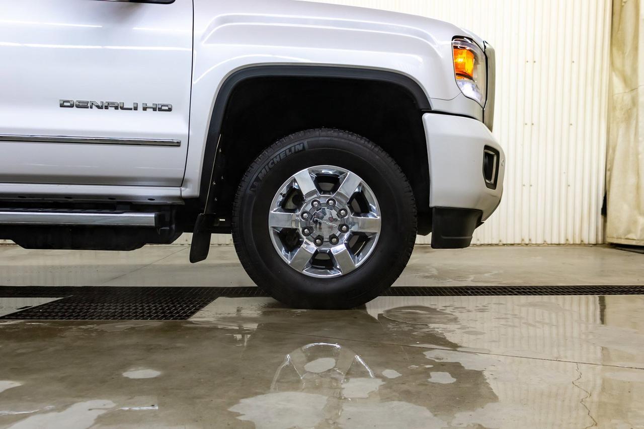 2019 GMC Sierra 3500HD 4x4 Crew Cab Denali Diesel Leather Roof Nav Red Deer AB