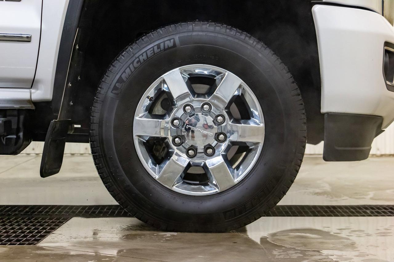 2019 GMC Sierra 3500HD 4x4 Crew Cab Denali Diesel Leather Roof Nav Red Deer AB