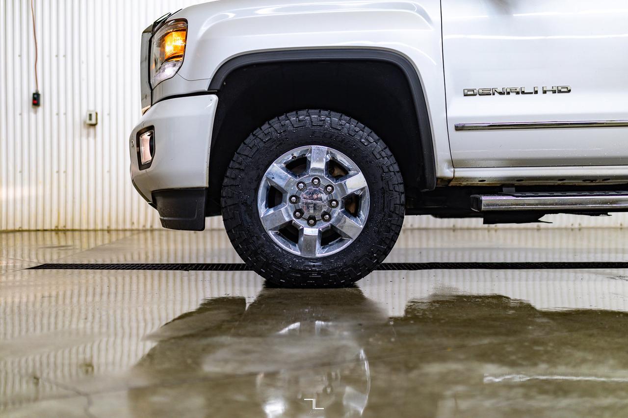 2019 GMC Sierra 3500HD 4x4 Crew Cab Denali Diesel Longbox Leather Roof Nav Red Deer AB