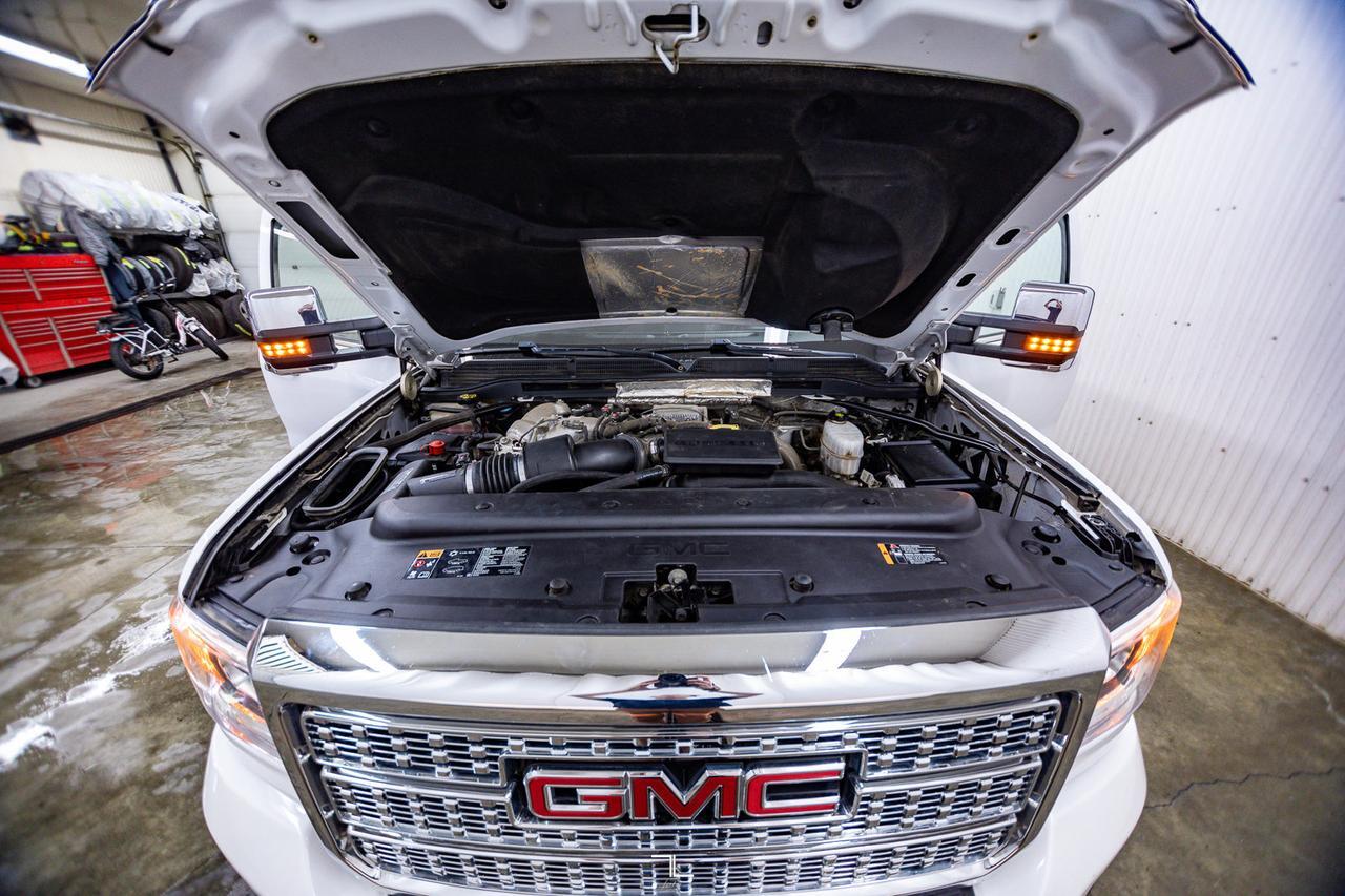 2019 GMC Sierra 3500HD 4x4 Crew Cab Denali Diesel Longbox Leather Roof Nav Red Deer AB
