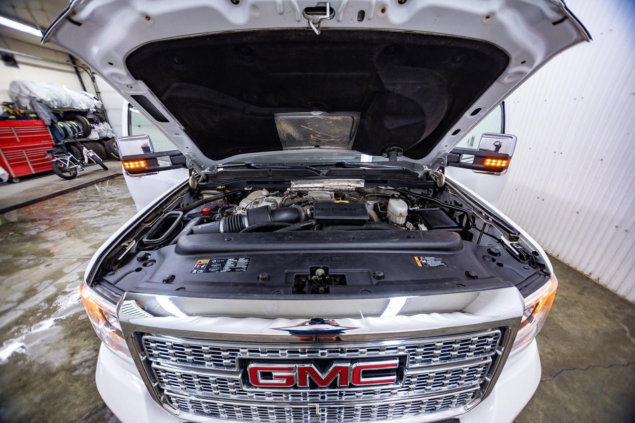 2019 GMC Sierra 3500HD 4x4 Crew Cab Denali Diesel Longbox Leather Roof Nav Red Deer AB