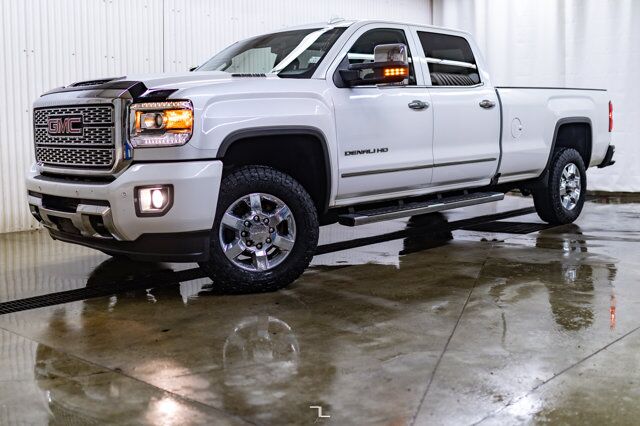 2019 GMC Sierra 3500HD 4x4 Crew Cab Denali Diesel Longbox Leather Roof Nav Red Deer AB
