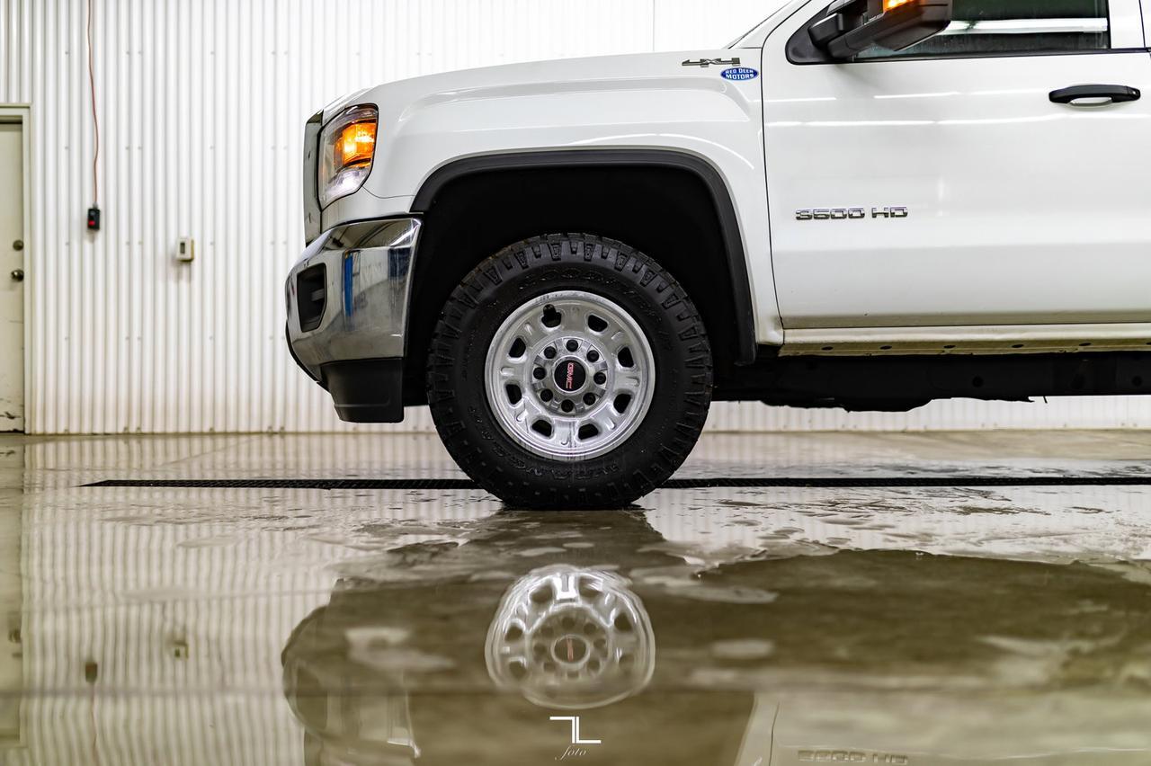 2019 GMC Sierra 3500HD 4x4 Crew Cab SLE Deck Diesel Red Deer AB