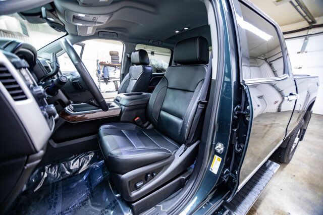 2019 GMC Sierra 3500HD 4x4 Crew Cab SLT Diesel Leather Nav BCam Red Deer AB