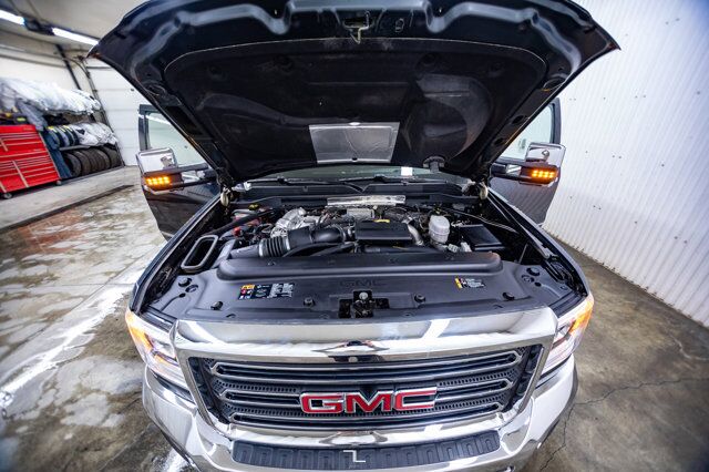 2019 GMC Sierra 3500HD 4x4 Crew Cab SLT Diesel Leather Nav BCam Red Deer AB