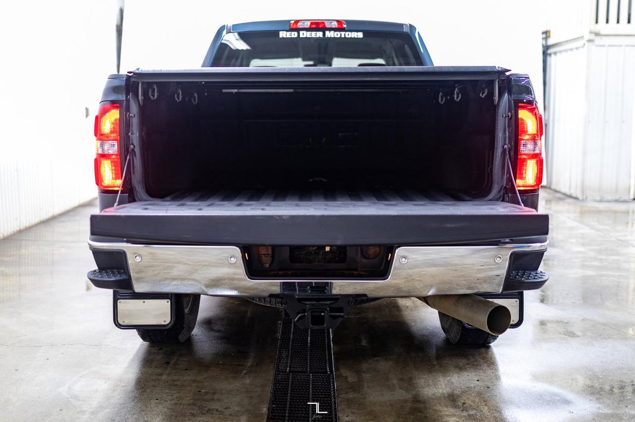 2019 GMC Sierra 3500HD 4x4 Crew Cab SLT Diesel Leather Nav BCam Red Deer AB