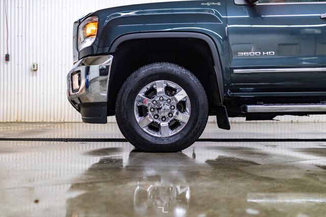 2019 GMC Sierra 3500HD 4x4 Crew Cab SLT Diesel Leather Nav BCam Red Deer AB