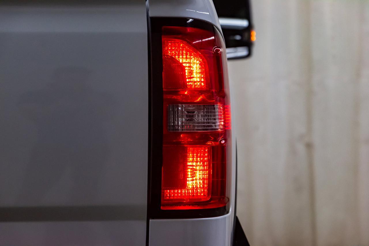 2019 GMC Sierra 3500HD 4x4 Crew Cab SLT Z71 Diesel 6" Lift Leather Roof Nav Red Deer AB