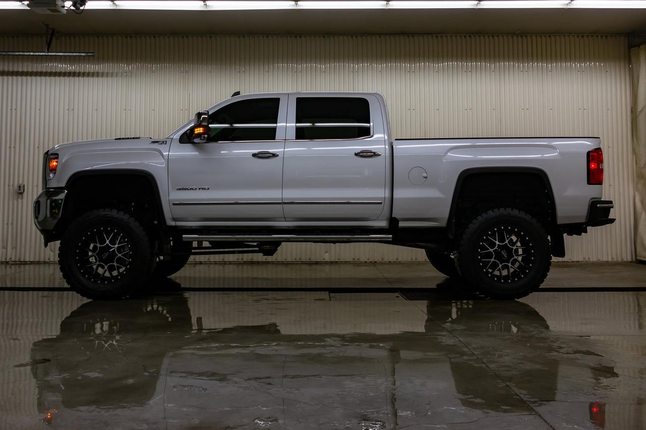 2019 GMC Sierra 3500HD 4x4 Crew Cab SLT Z71 Diesel 6" Lift Leather Roof Nav Red Deer AB