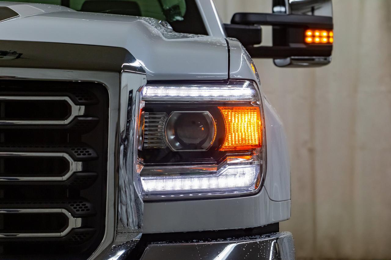 2019 GMC Sierra 3500HD 4x4 Crew Cab SLT Z71 Diesel 6" Lift Leather Roof Nav Red Deer AB