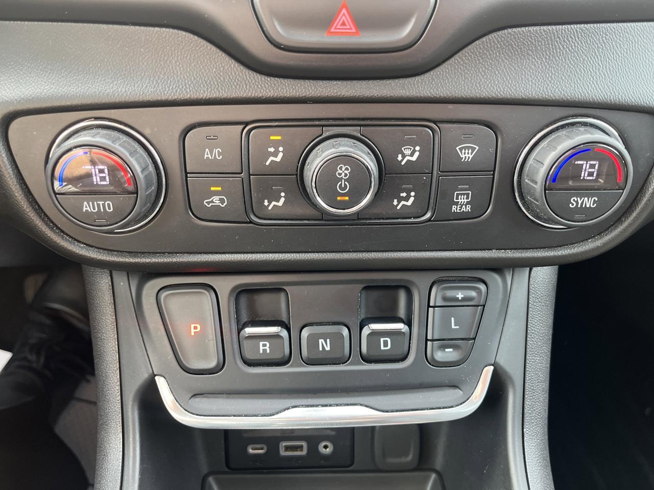 2019 GMC Terrain SLT AWD 2.0T Info2 PreferredPkgs w/Nav 19s Bose Hands-FreePwrLiftgate HtdSteeringWheel HtdMemLthr Saukville WI